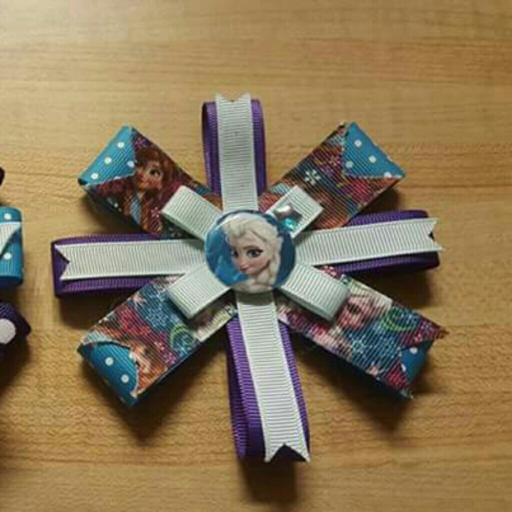 Frozen bow hair clip